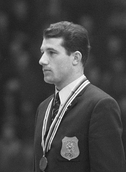 Kees Verkerk met Olympisch goud om de nek Kees Verkerk met Olympisch goud om de nek